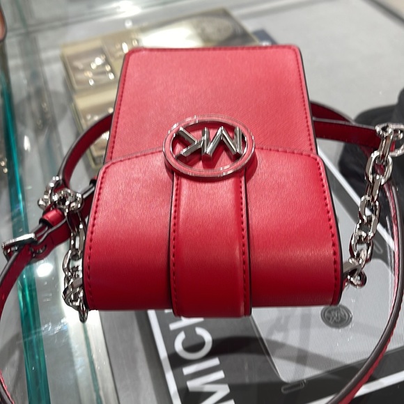 Michael Kors Carmen Small Logo Smartphone Crossbody Bag
Bright Red
NWT - Picture 7 of 16